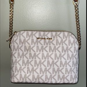 Michael Kors cross body bag in beautiful condition